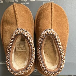 UGG Cozy Brown toddler Slippers